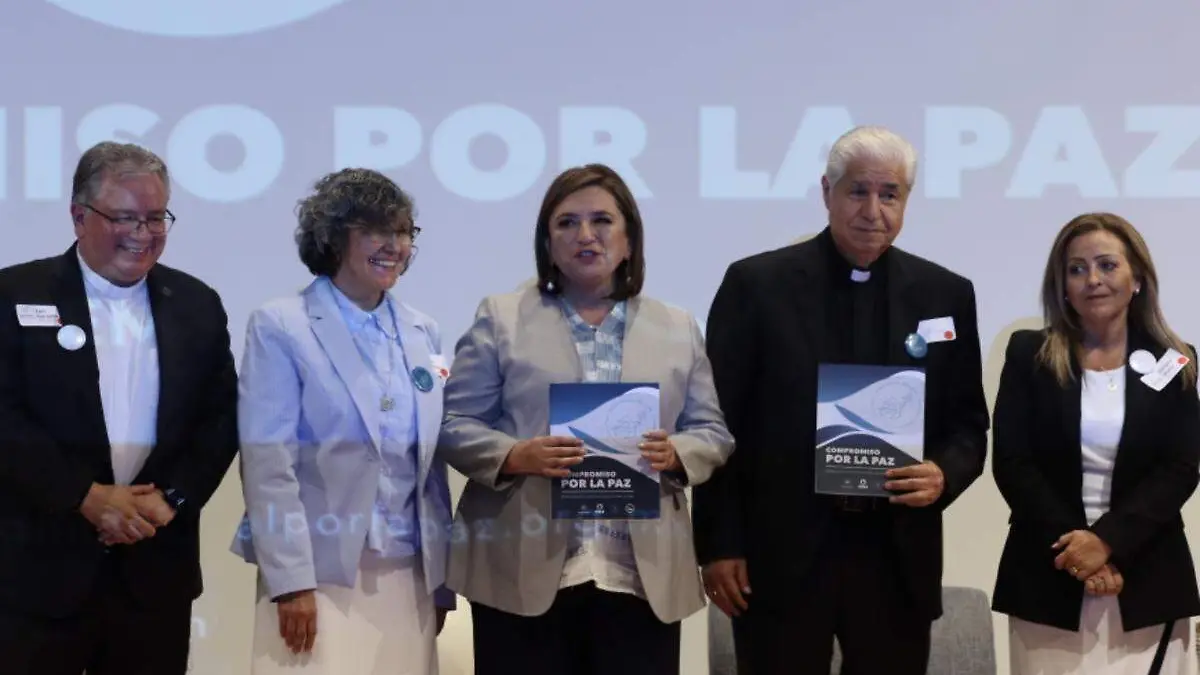 Xóchitl Gálvez firma Compromiso por la Paz